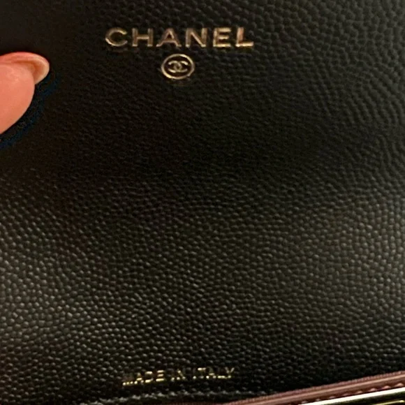 CHANEL Caviar Quilted Medium Flap Wallet - Picture 4 of 6